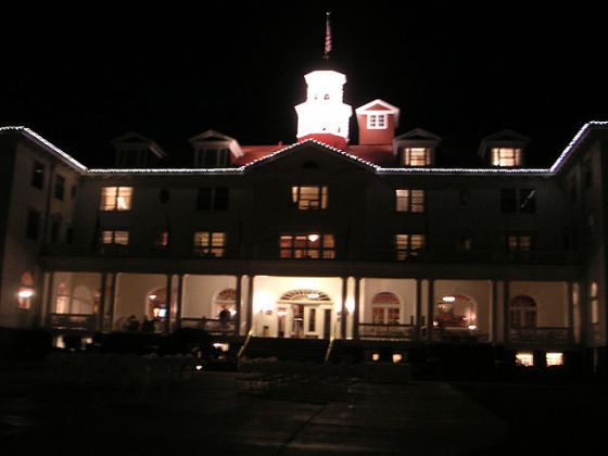 640px-Stanley_Hotel,_nighttime